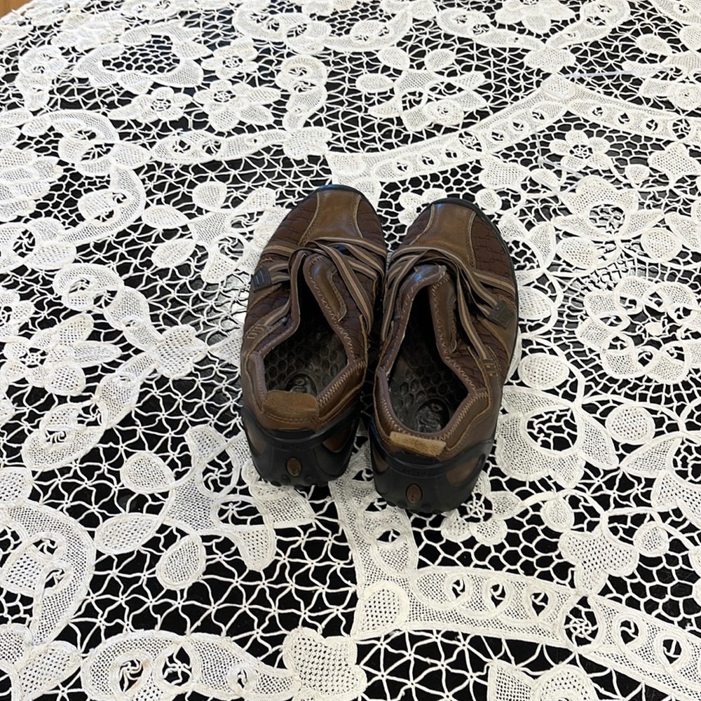 Privo athletic shoes in brown